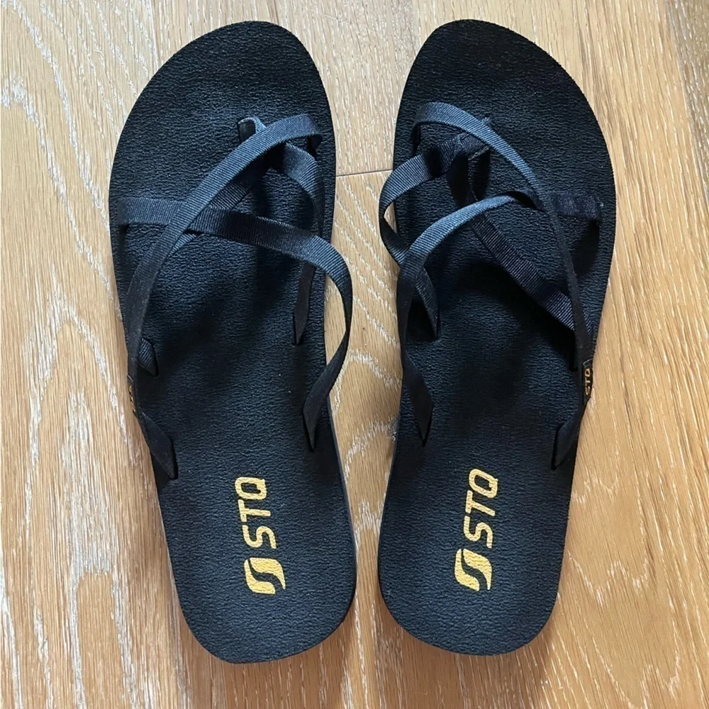 STQ Strappy Flip Flops, Women's Size 10M, Black